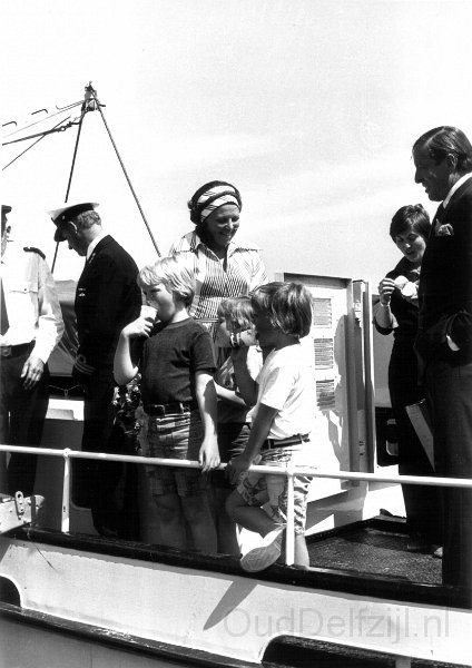 H.M.S Kon.Beatrix en Z.K.H Prins Claus en kinderen op Pinks5.jpg